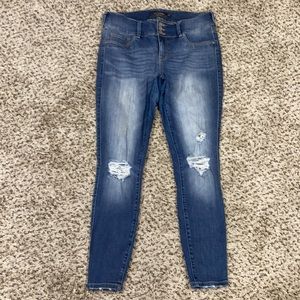 Torrid 12R medium wash destruct jegging